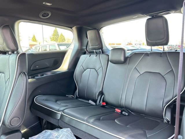 New 2026 Chrysler Pacifica Limited AWD/4WD image 23