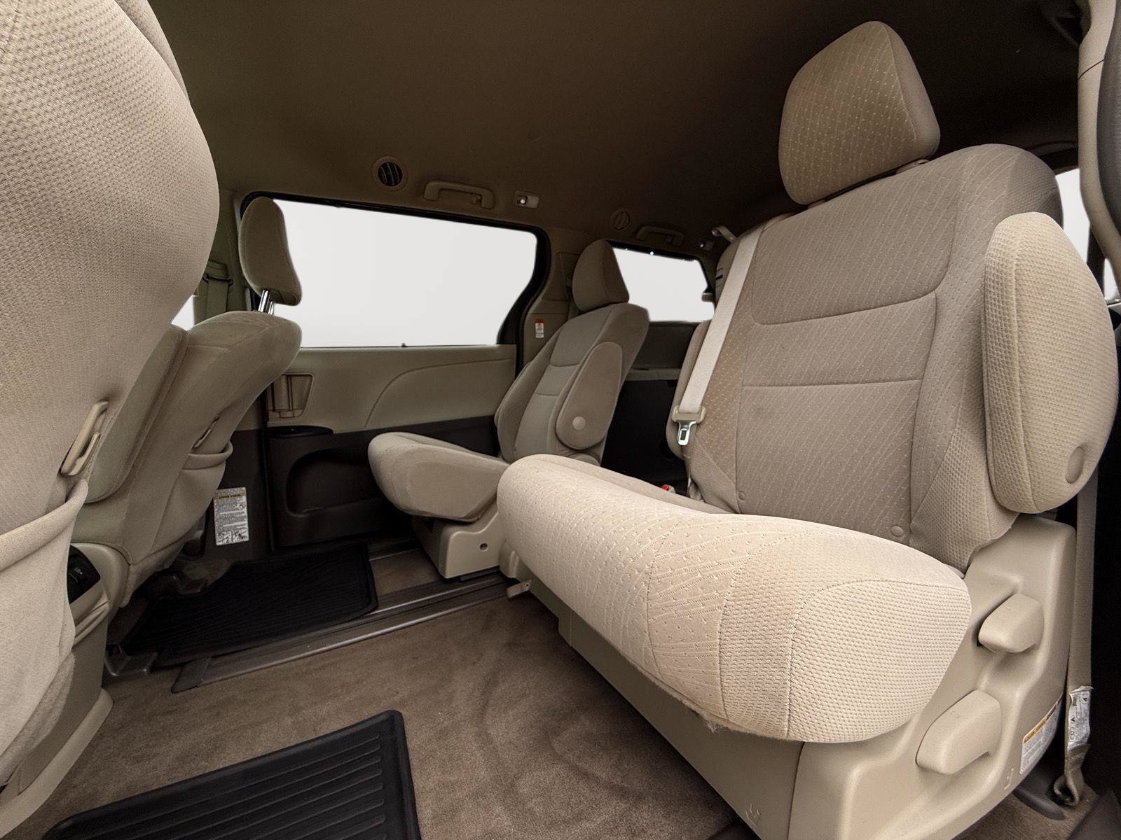 Used 2018 Toyota Sienna LE FWD image 26
