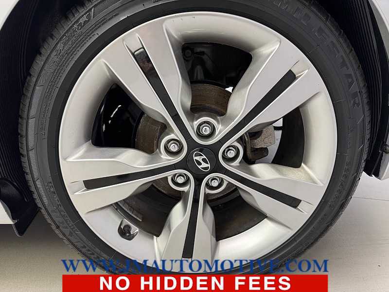 Used 2017 Hyundai Veloster Value Edition image 9