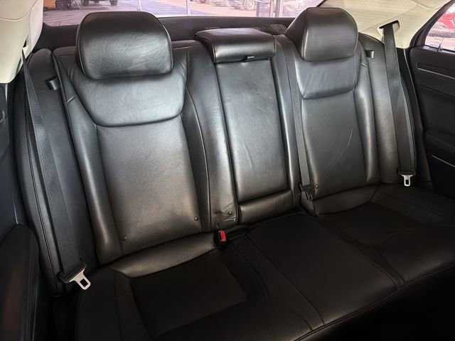 Used 2018 Chrysler 300 Limited image 16