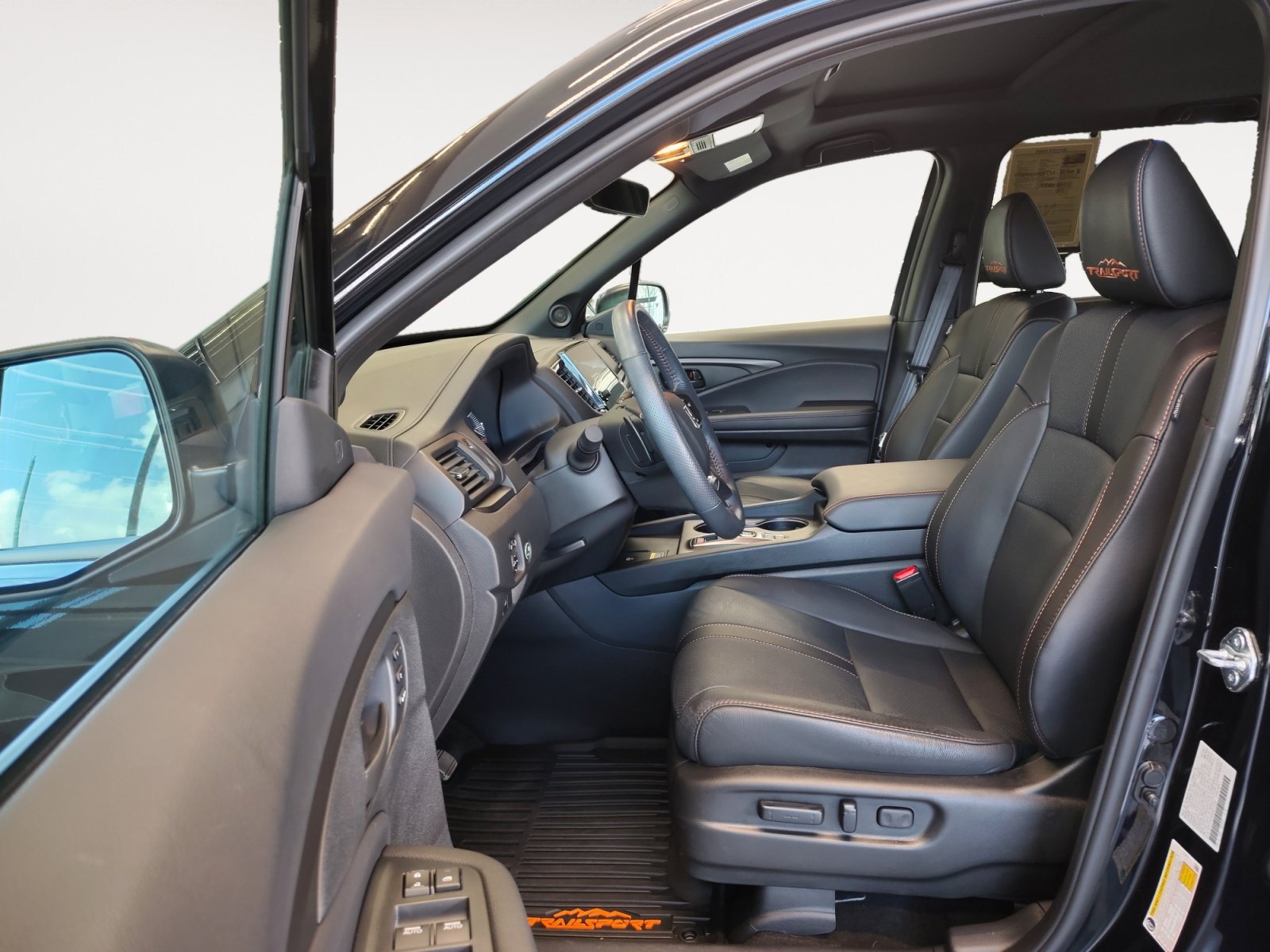 Used 2025 Honda Passport TrailSport image 24