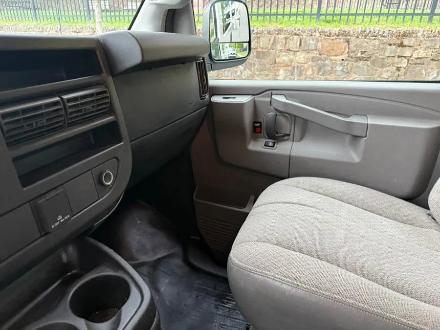 Used 2018 Chevrolet Express 2500 image 20