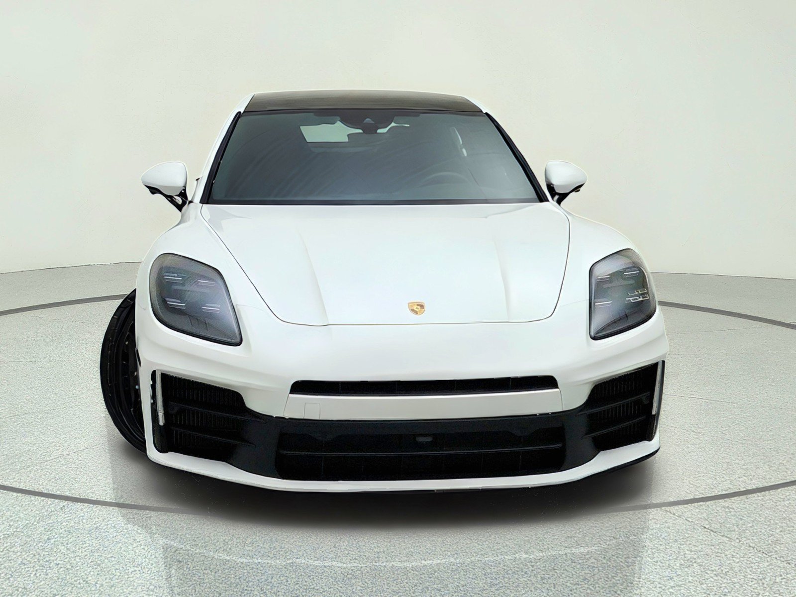 Used 2025 Porsche Panamera image 3
