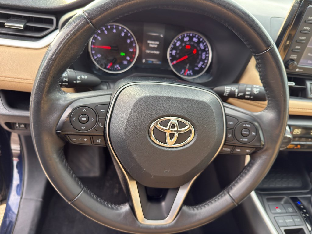Used 2021 Toyota RAV4 XLE Premium image 16
