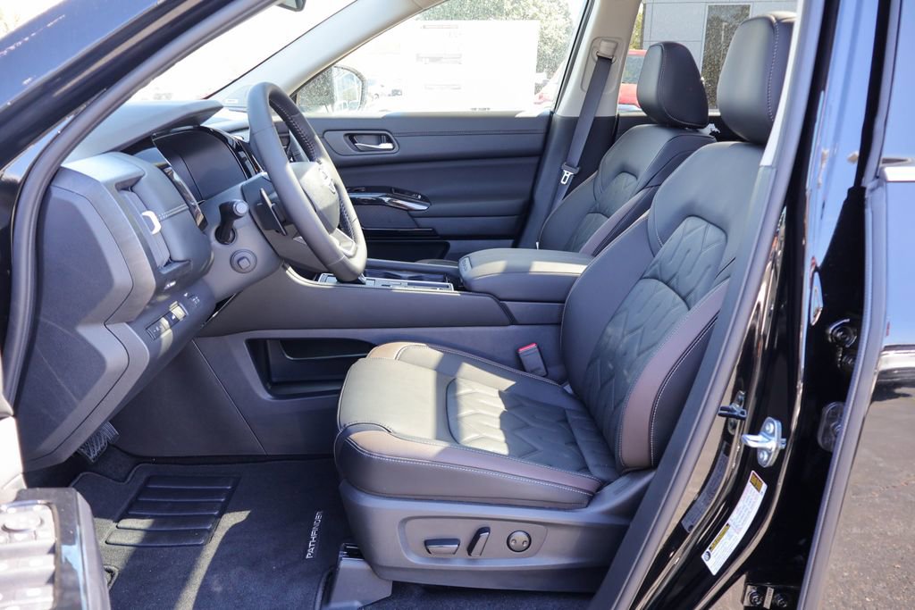 New 2026 Nissan Pathfinder Platinum image 7