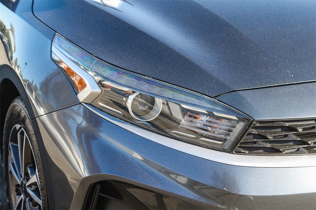 Used 2022 Kia Forte LXS w/ LXS Technology Package image 4