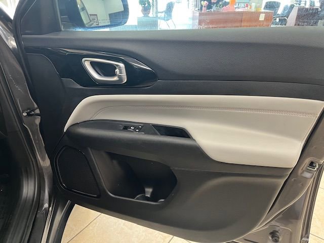 Used 2023 Jeep Compass Limited image 15