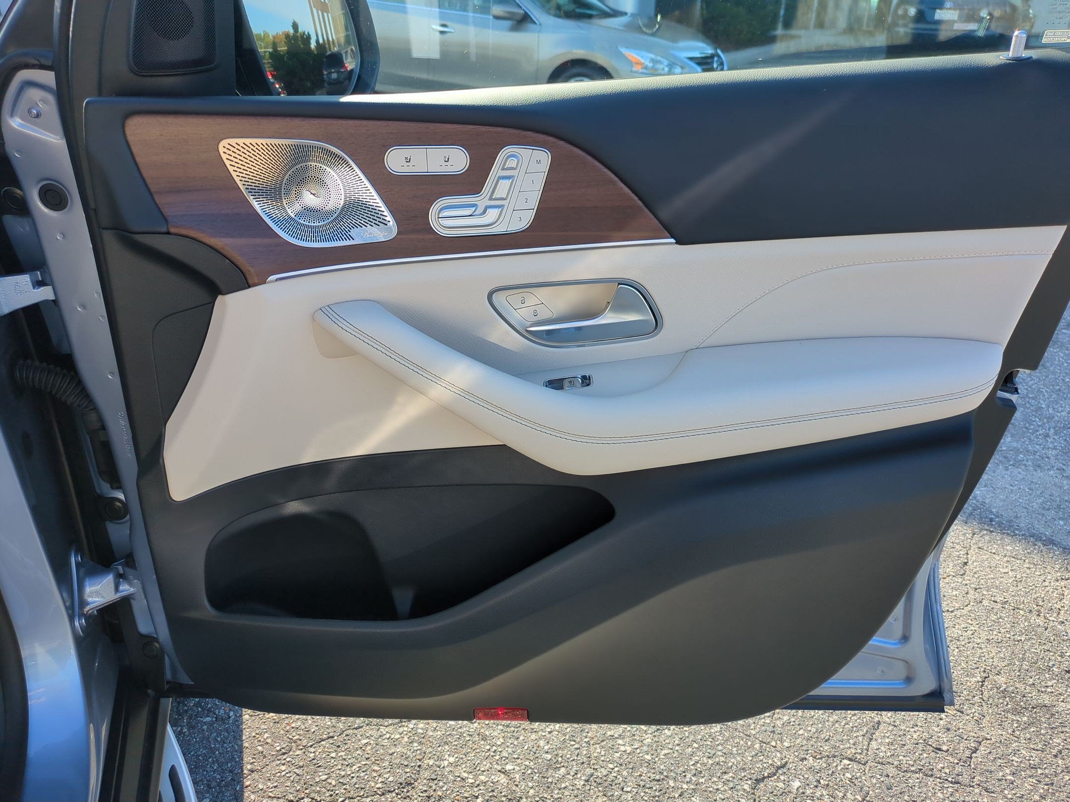 Certified 2025 Mercedes-Benz GLS 450 4MATIC image 36