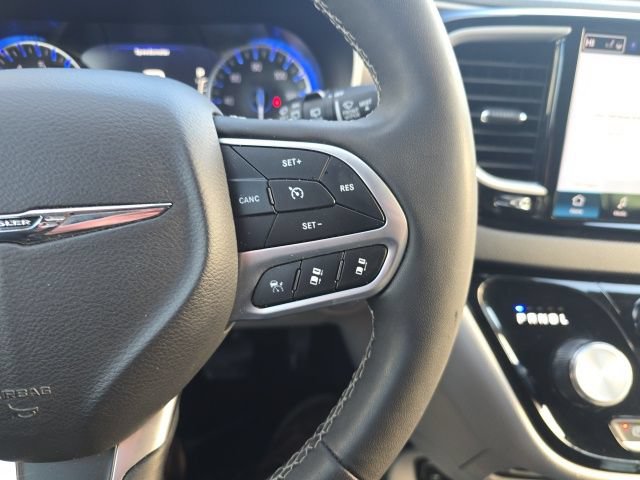 Certified 2024 Chrysler Pacifica Touring-L FWD image 15