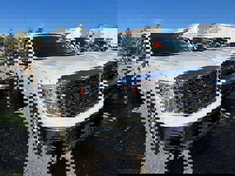 Used 2017 Nissan Titan SV RWD image 38