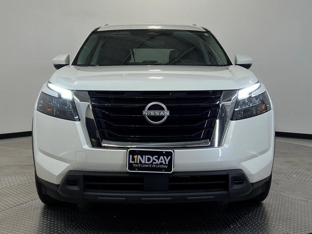 Used 2024 Nissan Pathfinder SV image 2