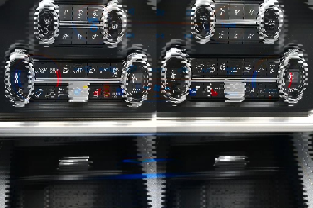 Used 2024 Ford Expedition XLT image 24