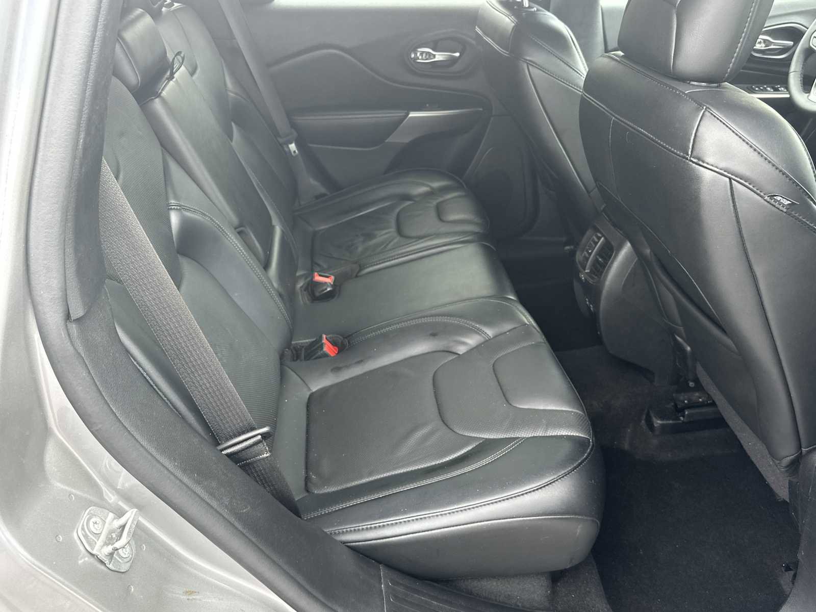 Used 2021 Jeep Cherokee Limited image 16