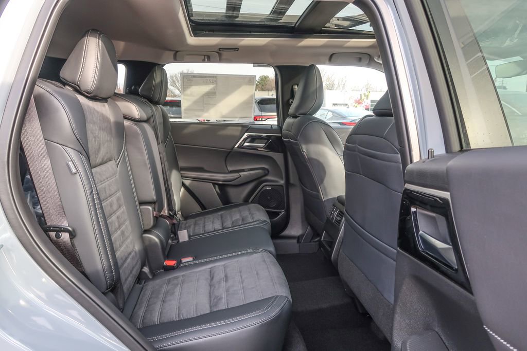 New 2026 Mitsubishi Outlander AWD image 18