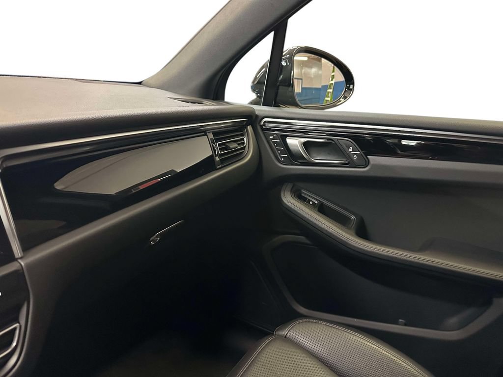 Used 2024 Porsche Macan AWD/4WD image 26