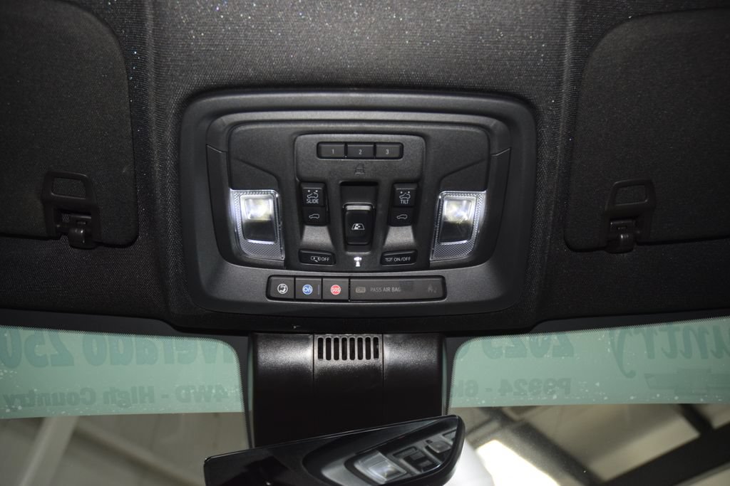 Used 2025 Chevrolet Silverado 2500 High Country w/ Technology Package AWD/4WD image 55