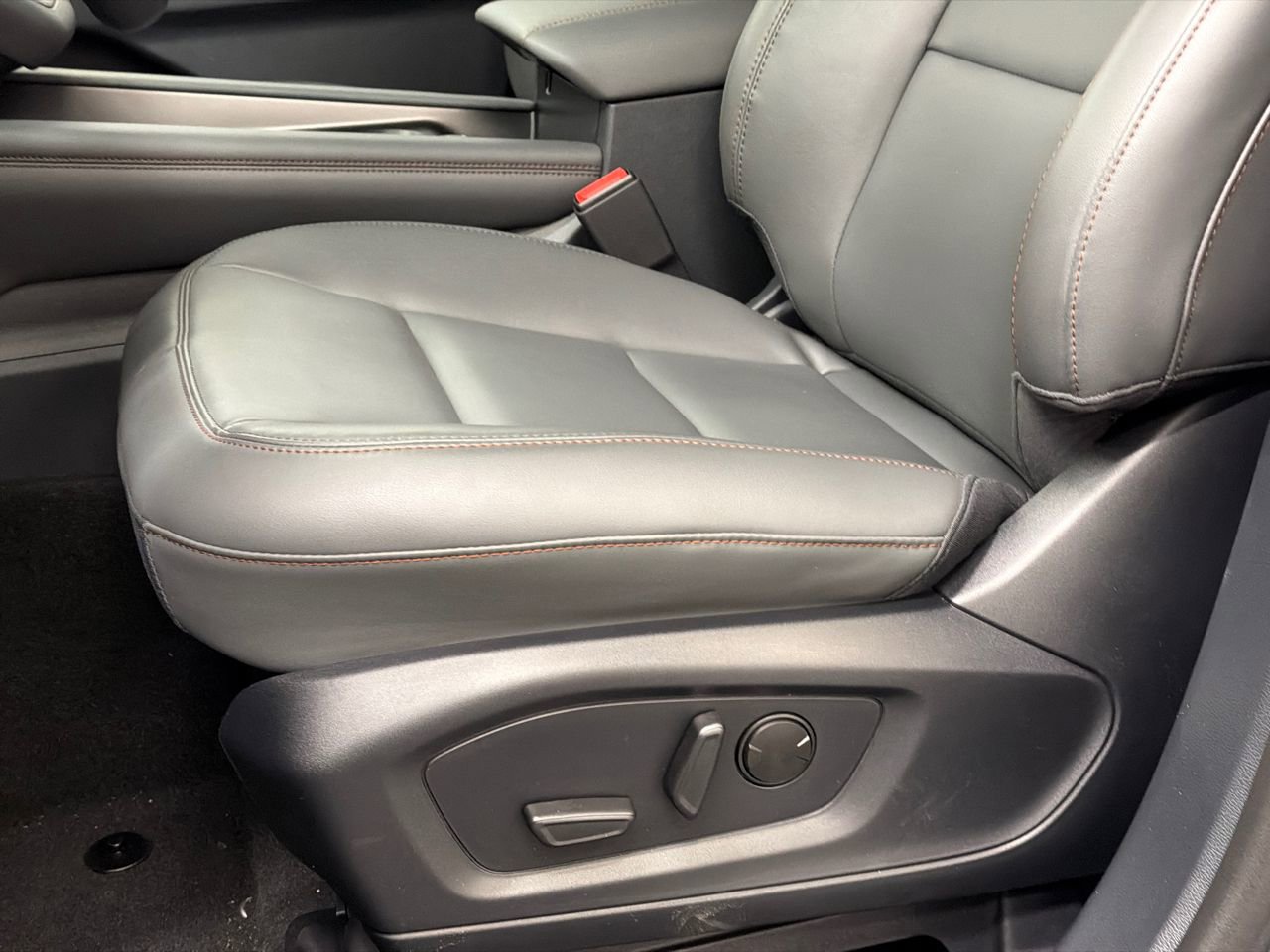 New 2026 Ford Explorer Active w/ Active Comfort Package image 15