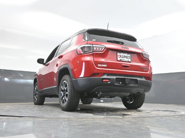 New 2026 Jeep Compass Trailhawk w/ Trailer Tow Group AWD/4WD image 45