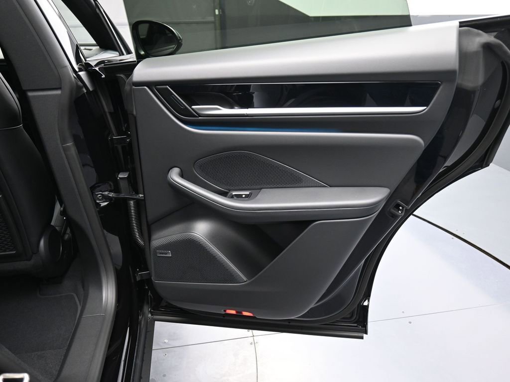 New 2026 Porsche Macan 4S Electric AWD/4WD image 26