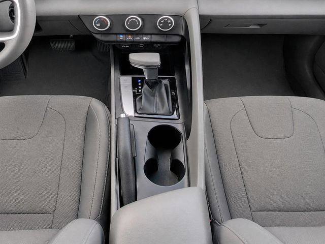 Used 2021 Hyundai Elantra SE FWD image 25