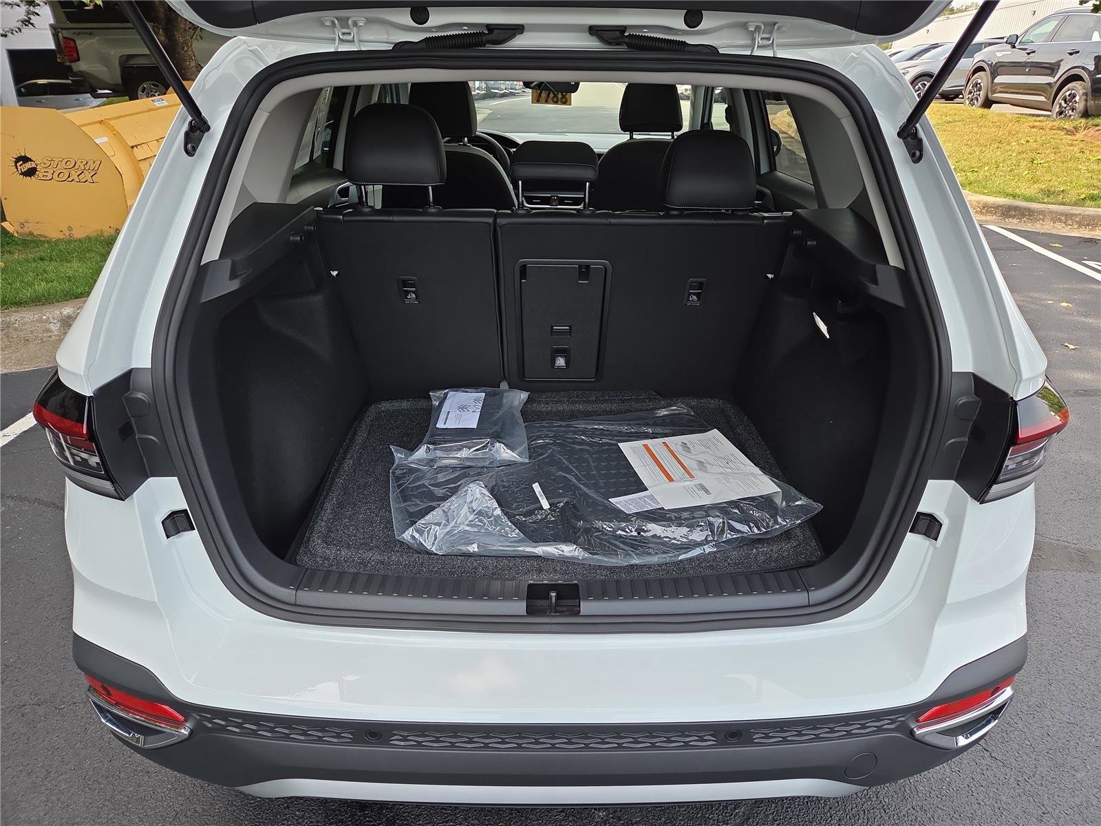 New 2025 Volkswagen Taos SE image 29