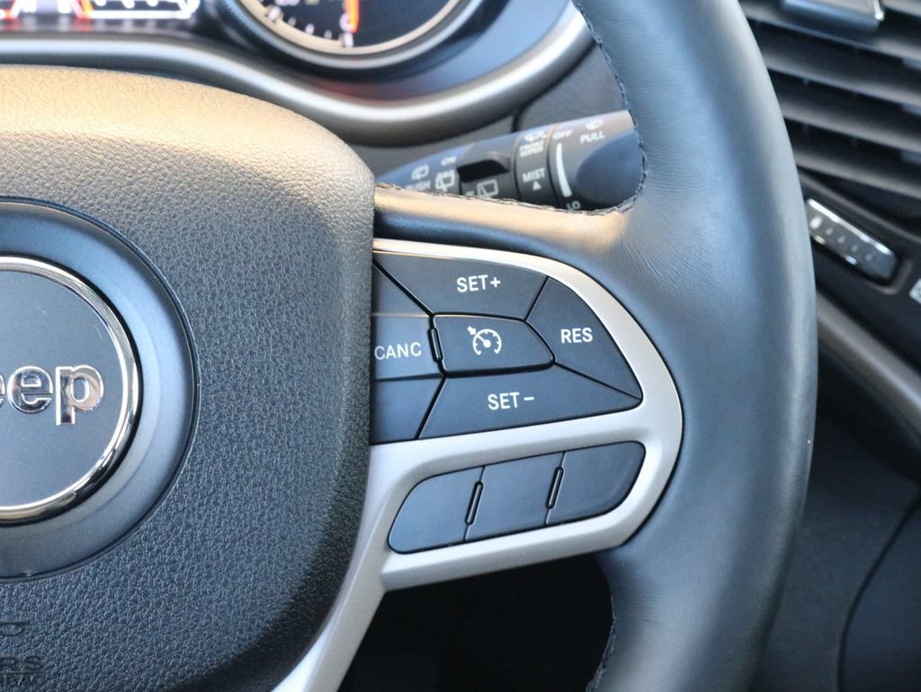 Used 2017 Jeep Cherokee Limited AWD/4WD image 11