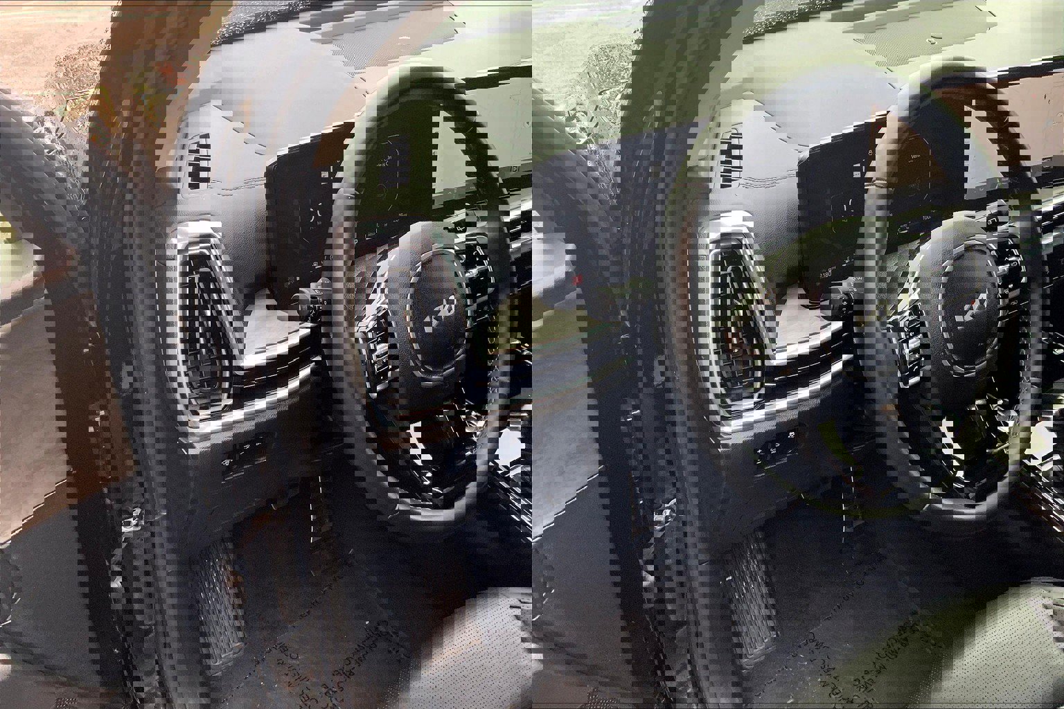 Used 2024 Kia Sorento SX image 15