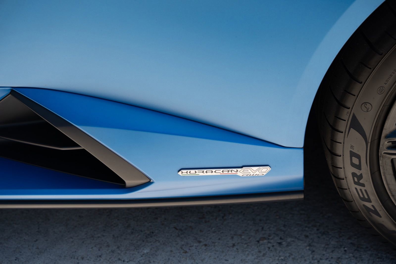 Used 2020 Lamborghini Huracan EVO RWD image 15