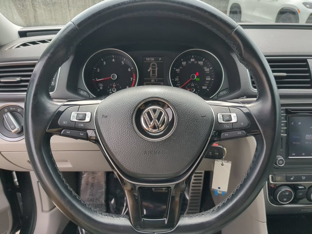 Used 2018 Volkswagen Passat 2.0T R-Line w/ R-Line Lighting Package FWD image 29