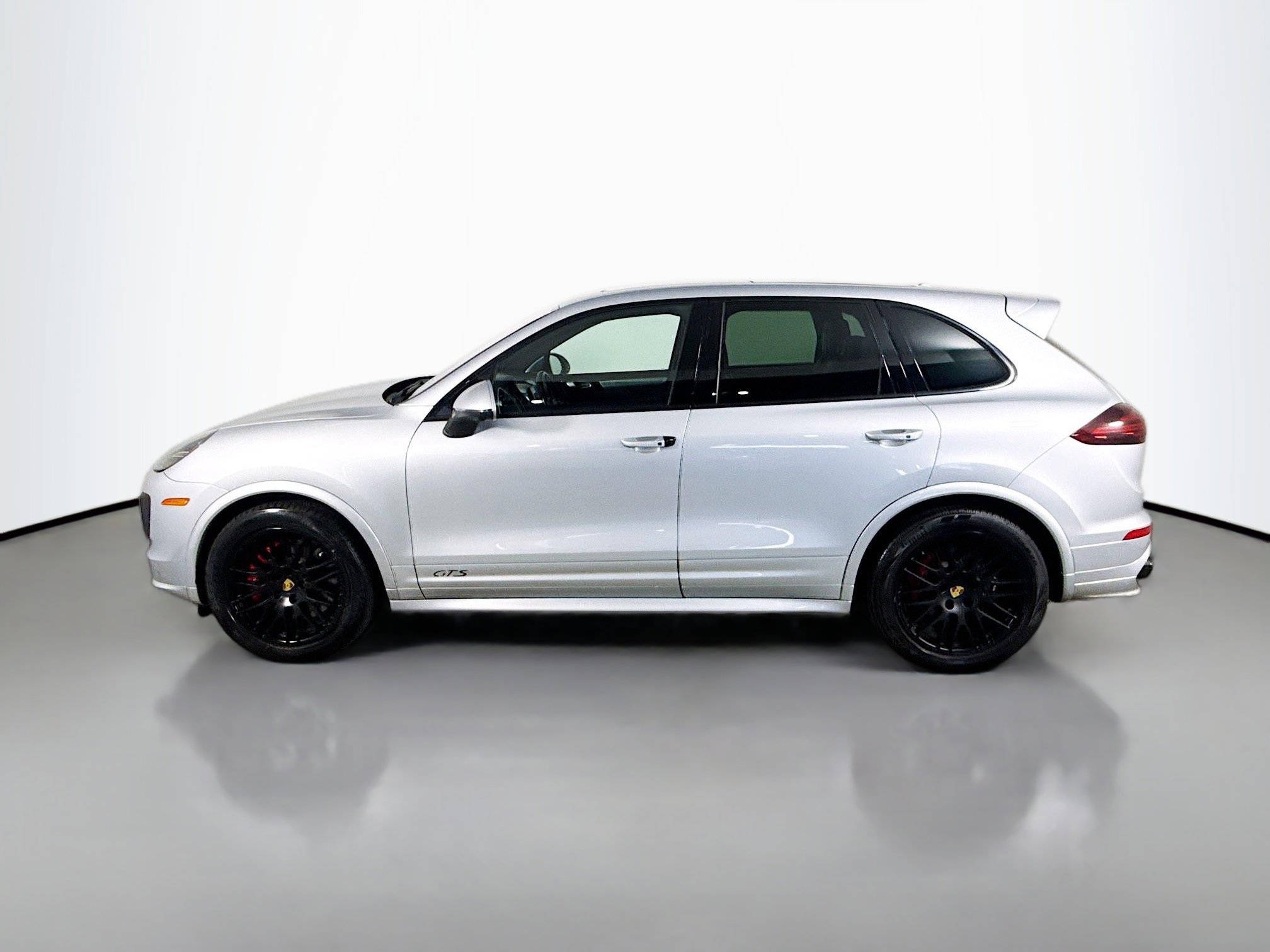Used 2018 Porsche Cayenne GTS image 6