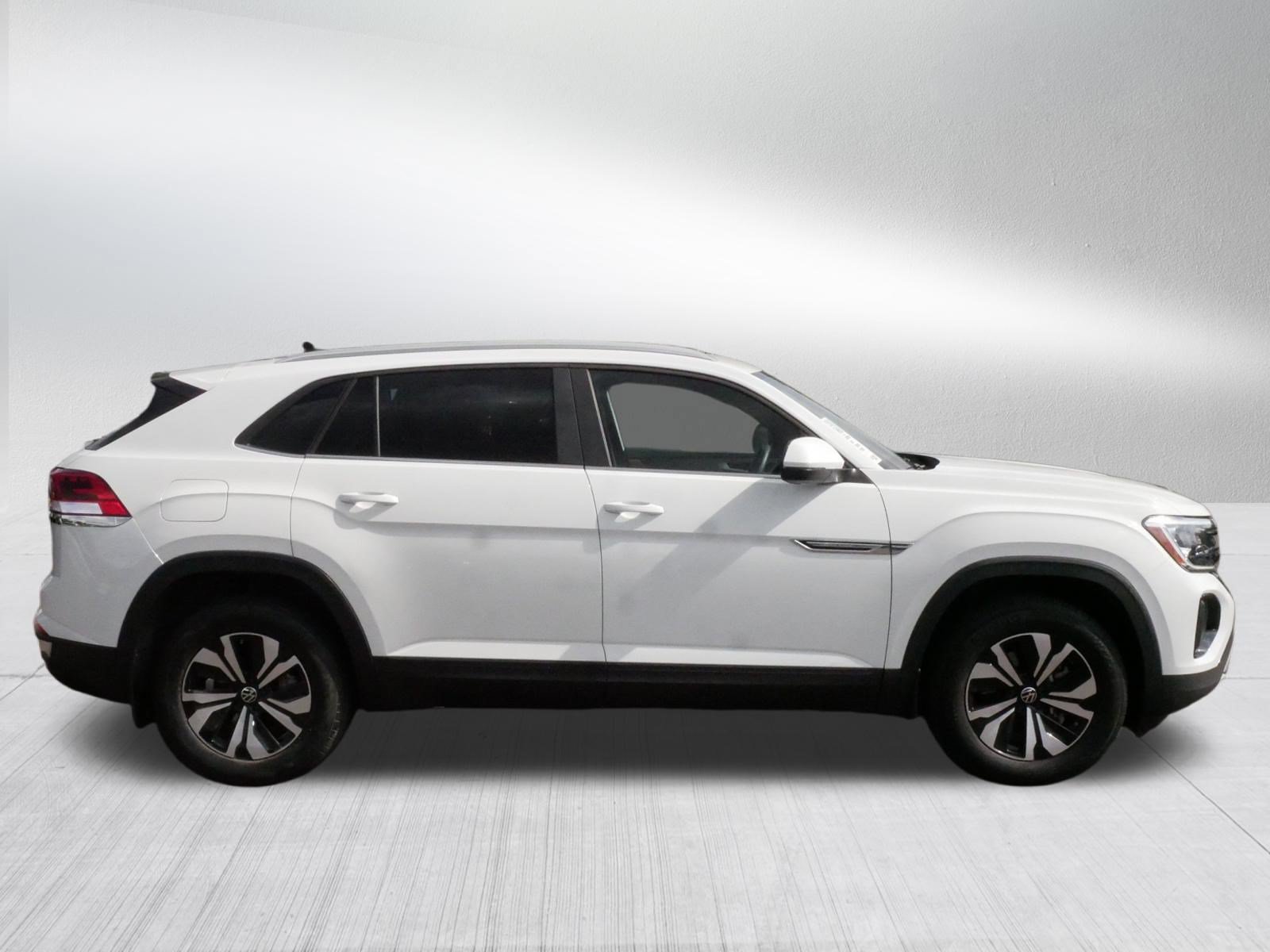 Certified 2024 Volkswagen Atlas Cross Sport SE AWD/4WD image 8