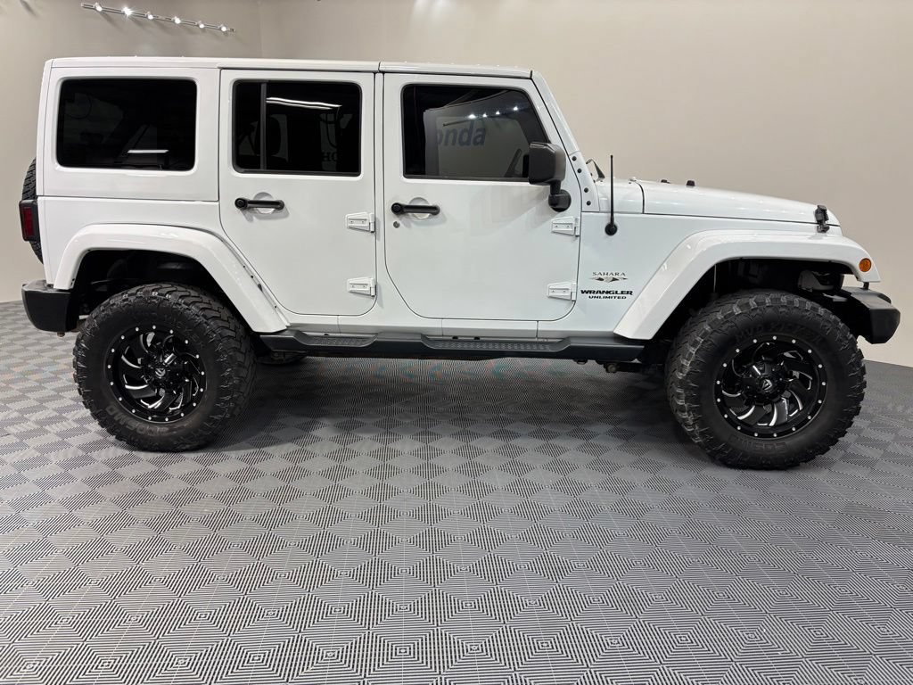Used 2017 Jeep Wrangler Unlimited Sahara w/ Connectivity Group AWD/4WD image 6