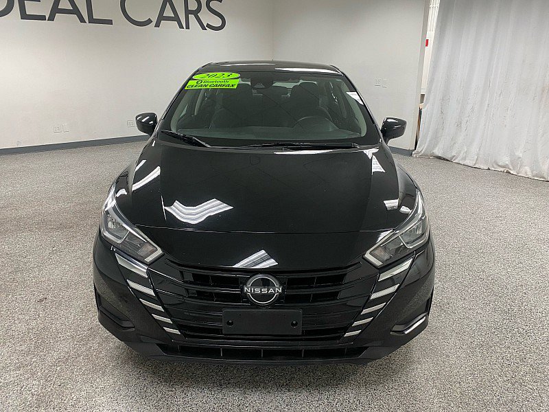Used 2023 Nissan Versa SV image 2