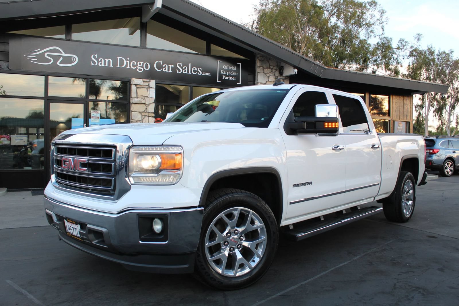 Used 2015 GMC Sierra 1500 SLT w/ SLT Crew Cab Value Package RWD image 1