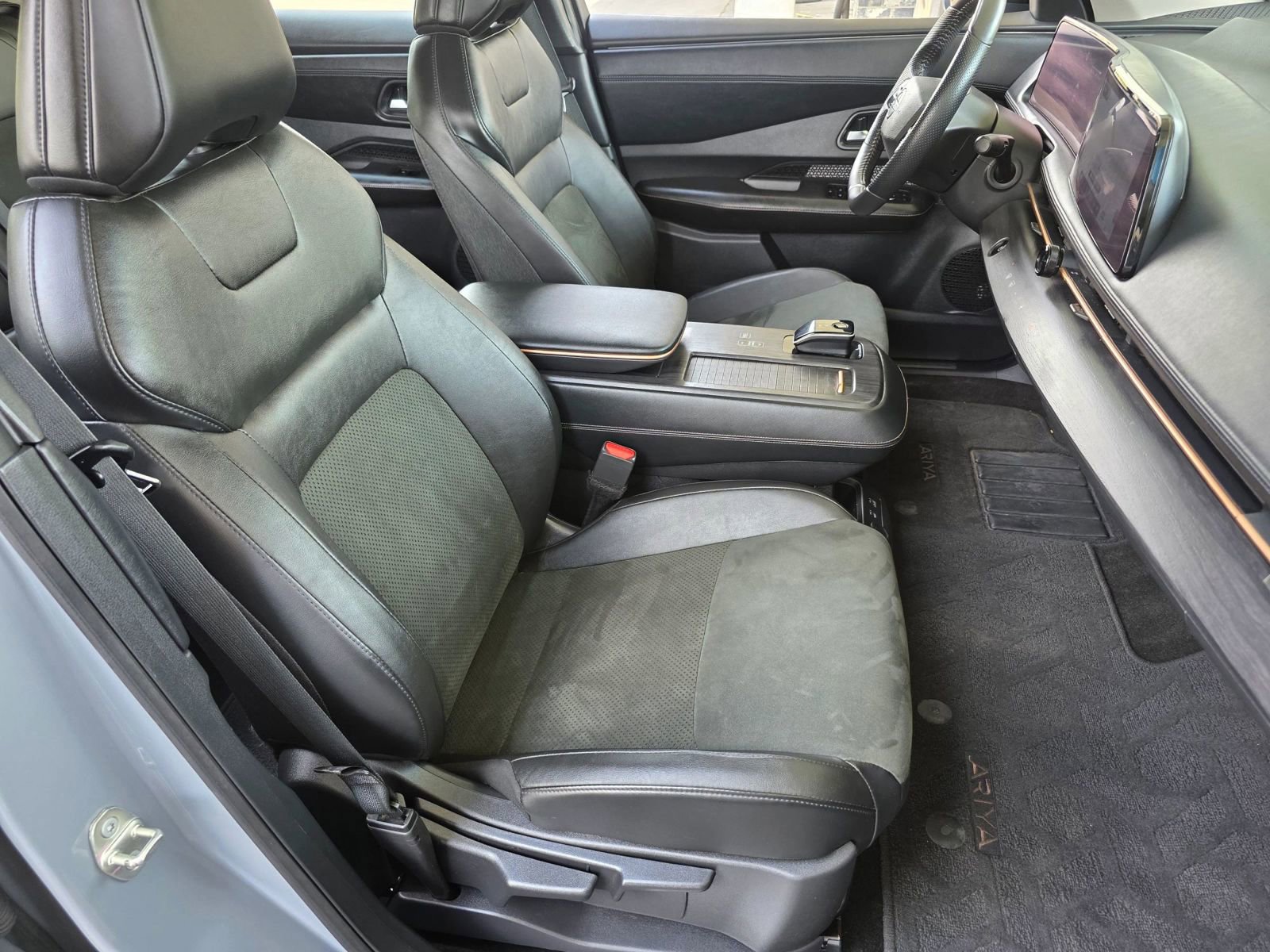 Used 2023 Nissan Ariya AWD image 31