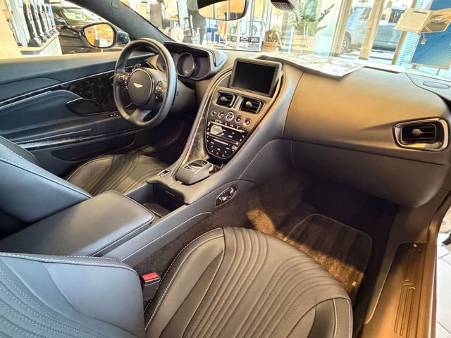 Used 2023 Aston Martin DB11 Coupe image 19