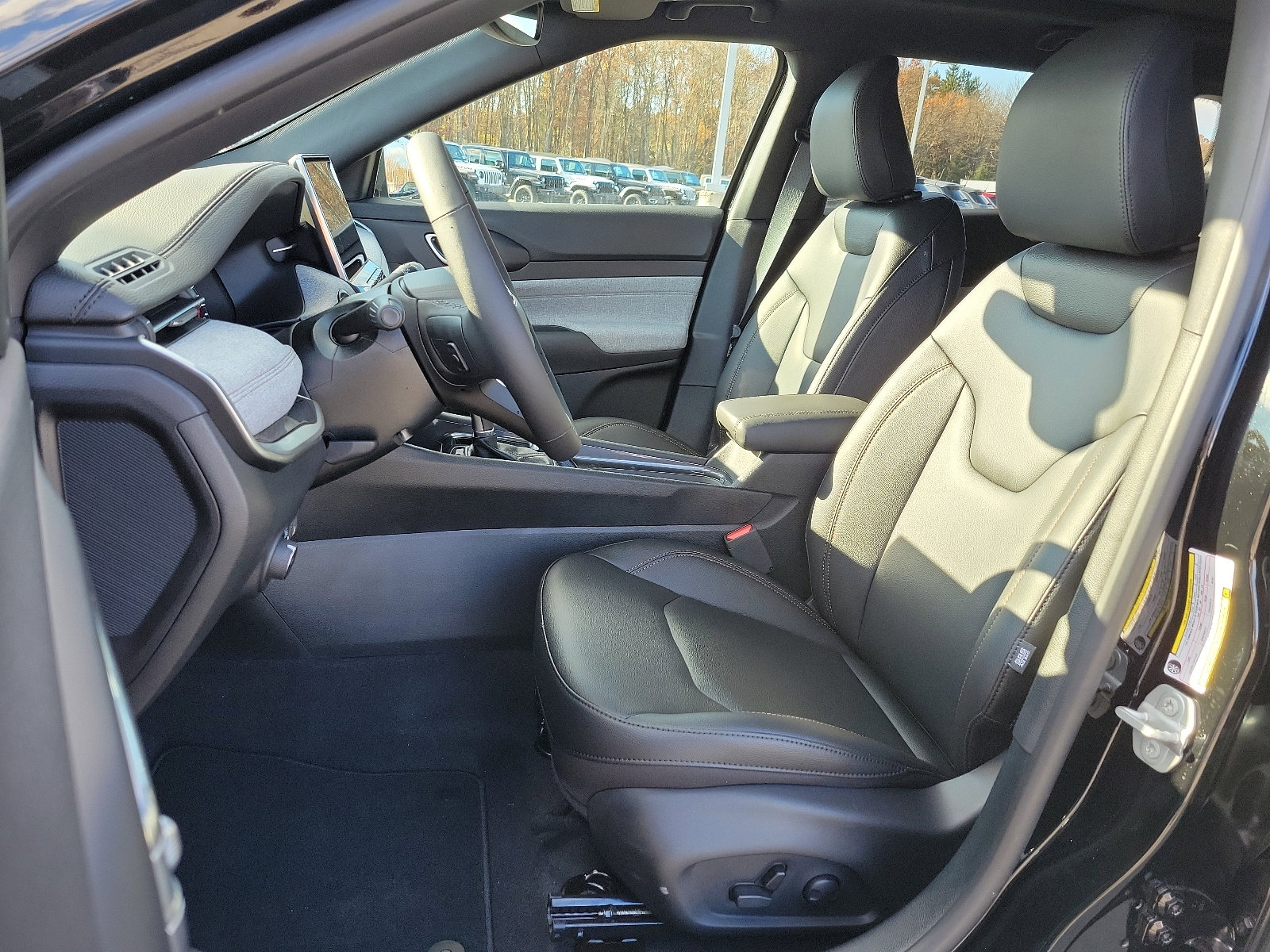 Used 2024 Jeep Compass Latitude w/ Sun and Sound Group image 9