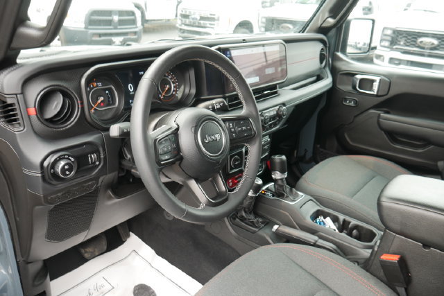Used 2025 Jeep Gladiator Rubicon w/ Safety Group AWD/4WD image 14