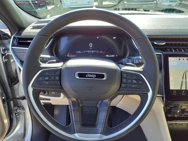 New 2025 Jeep Grand Cherokee L Limited w/ Black Appearance Package AWD/4WD image 11