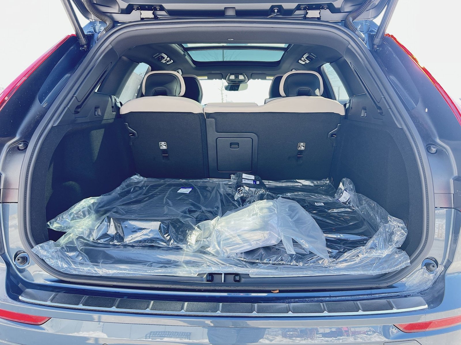 New 2026 Volvo XC60 B5 Plus w/ Protection Package Premier AWD/4WD image 26