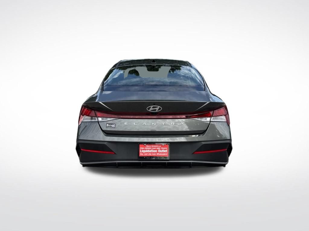 Used 2024 Hyundai Elantra SEL FWD image 5