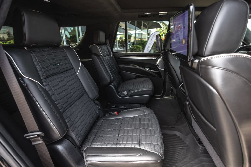 Used 2025 Cadillac Escalade Sport Platinum w/ LPO, Floor Liner Package AWD/4WD image 31