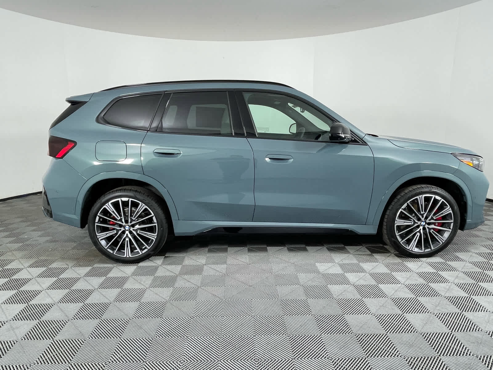 New 2026 BMW X1 xDrive28i w/ Technology Package AWD/4WD image 2