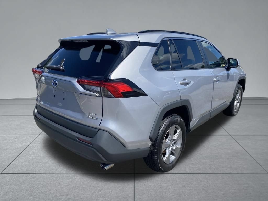 Used 2022 Toyota RAV4 XLE AWD/4WD image 16