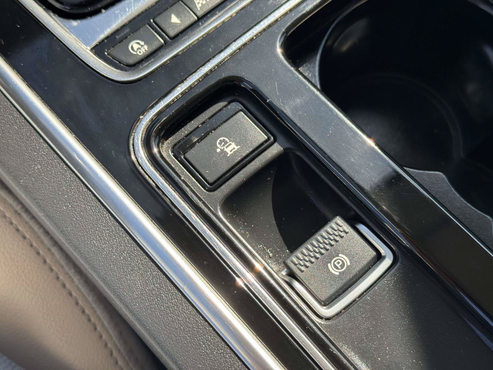 Used 2019 Jaguar XE Premium AWD/4WD image 28