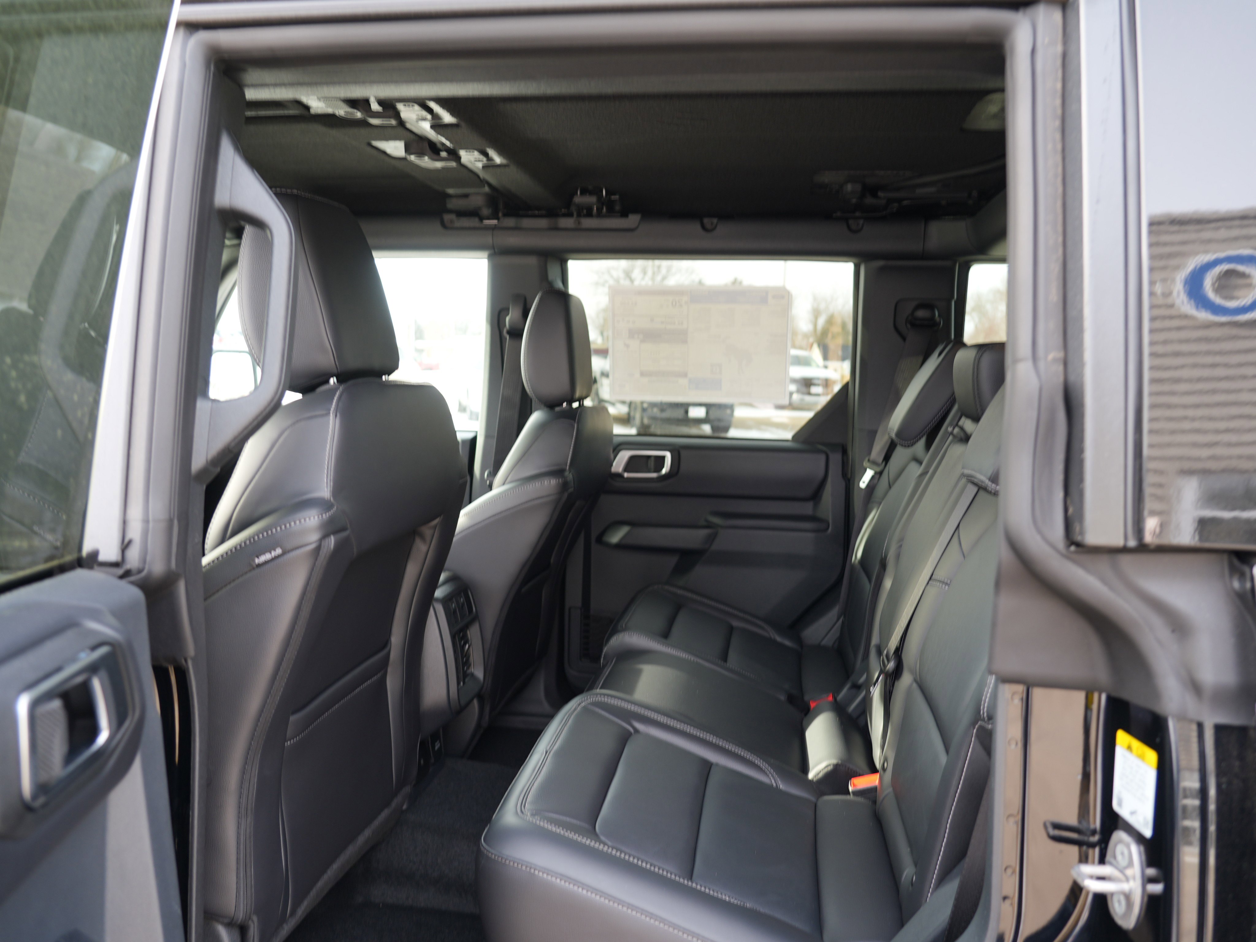 New 2025 Ford Bronco Outer Banks w/ Black Appearance Package image 18