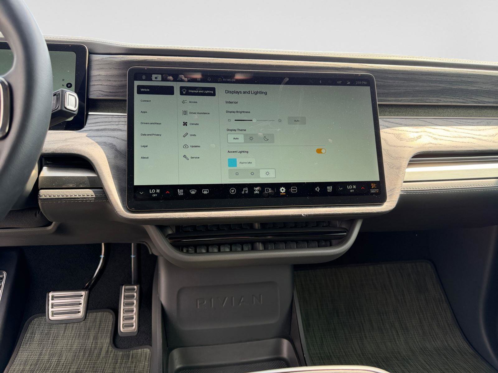 Used 2022 Rivian R1T Adventure image 12