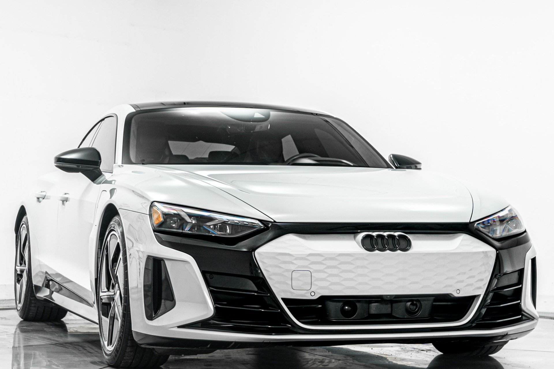 Used 2023 Audi RS e-tron GT w/ Carbon Performance Package AWD/4WD image 3