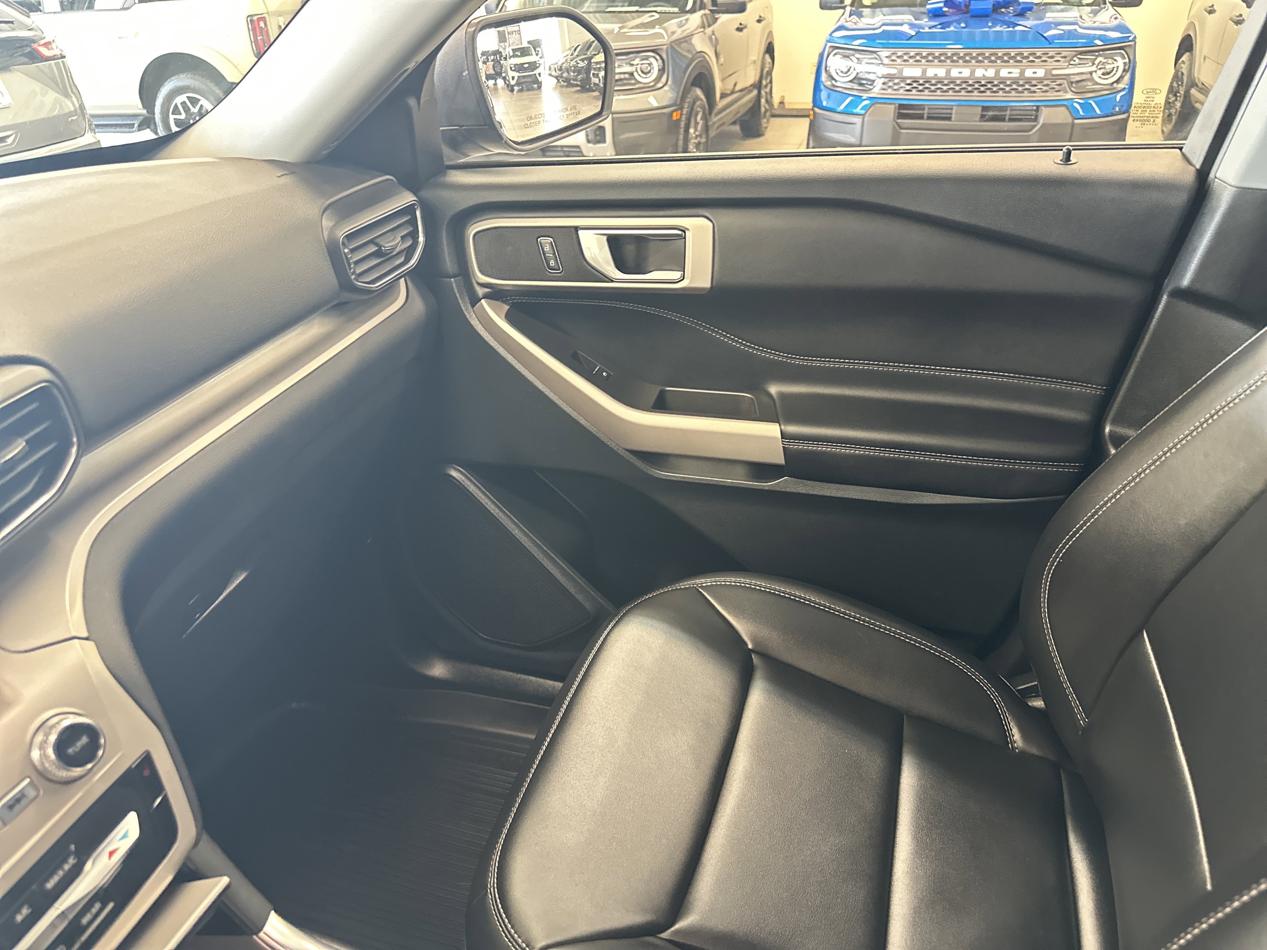 Used 2023 Ford Explorer XLT w/ Equipment Group 202A image 27