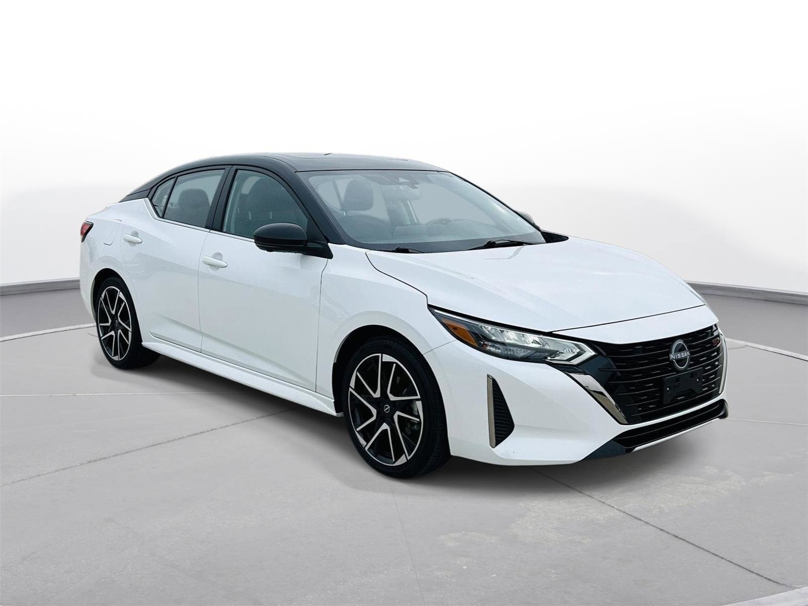 Used 2024 Nissan Sentra SR w/ SR Premium Package image 2